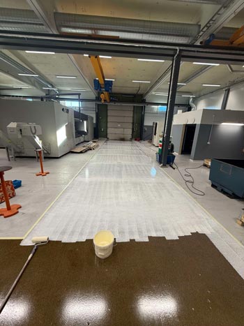 Vi målar betonggolv med epoxi